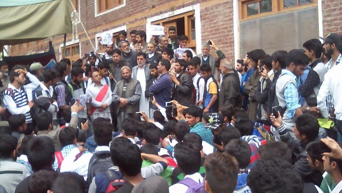 On Geelani’s direction, Hurriyat (G) delegation visits Kupwara